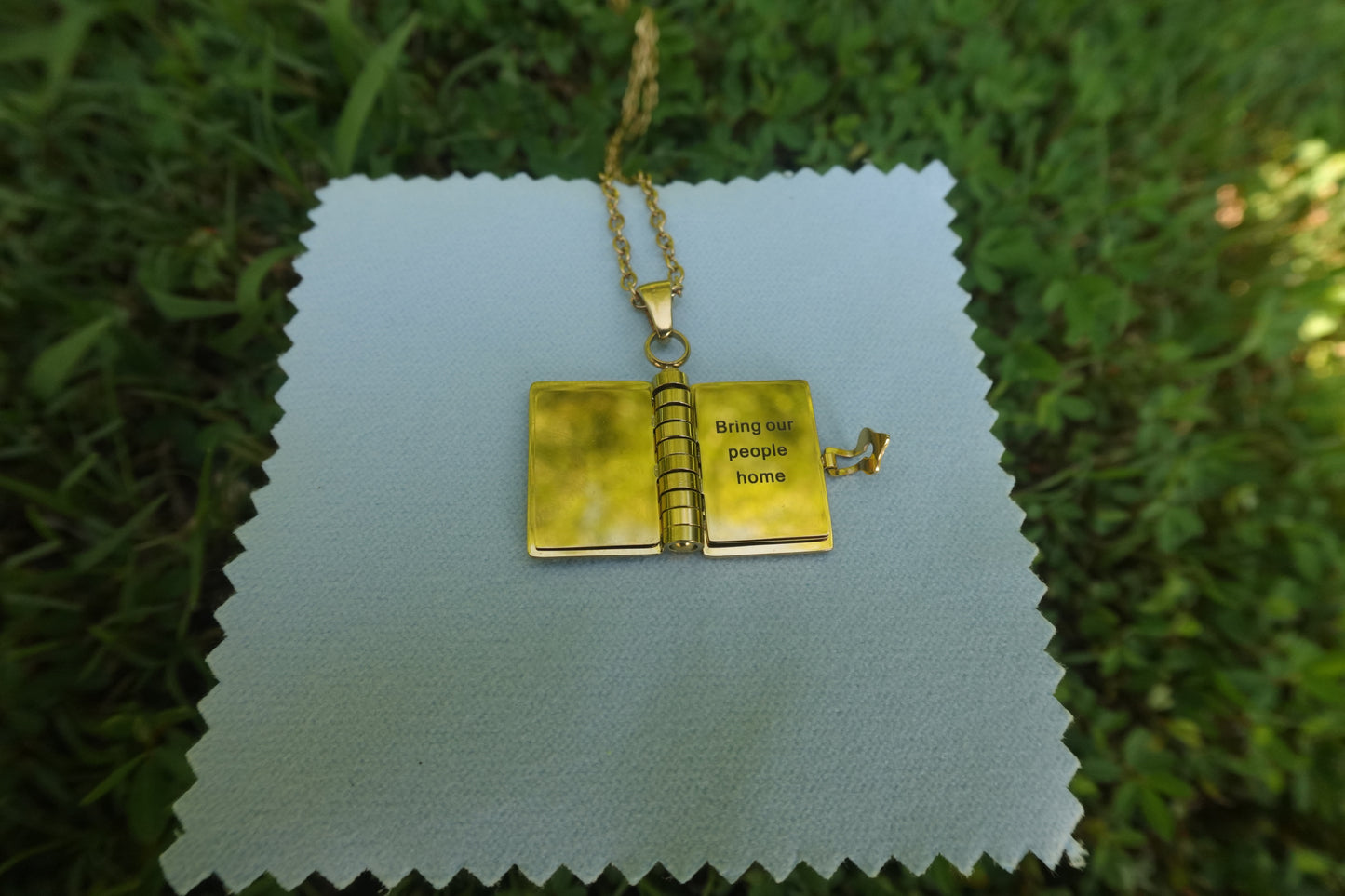 Throne of Glass Quote Pendant